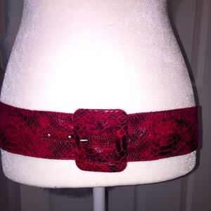 🍎Vegan/Faux🍎Red🍎Snakeskin Embossed🍎Belt🍎